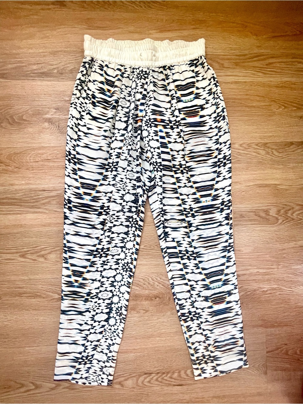 Women’s Maje Anita fluid mosaic silk pants. Size small. Cream.